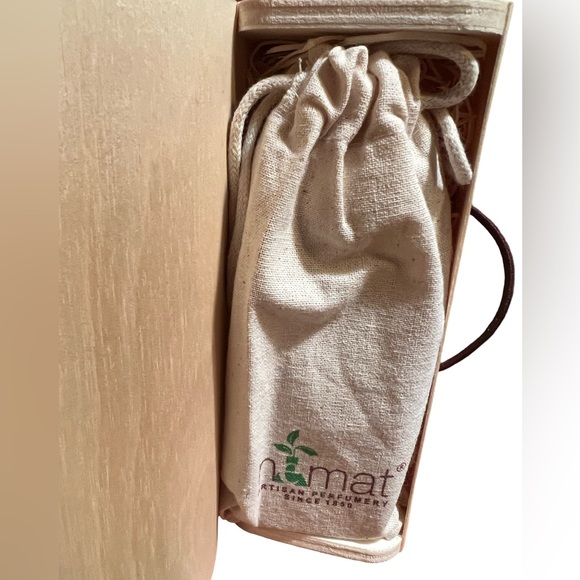 Nemat NWT Amber Eau De Parfum 1  2/3 fl. Oz. - Picture 3 of 7